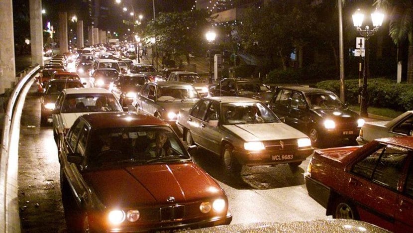 Jalan raya KL kembali sesak setelah lebih ramai kembali ke tempat kerja Jalan raya KL kembali sesak setelah lebih ramai kembali ke tempat kerja