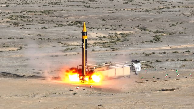 伊朗称成功试射弹道导弹