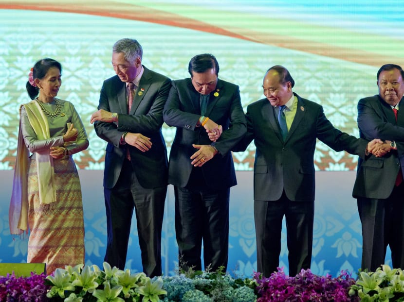 Leaders of the Association of Southeast Asian Nations (ASEAN) from left, Myanmar’s State Counsellor and Foreign Minister Aung San Suu Kyi, Singapore’s Prime Minister Lee Hsien Loong, Thai Prime Minister Prayuth Chan-ocha, Vietnam’s President Tran Dai Quang and Laos President Bounnhang Vorachith prepare to pose for a group photograph during the opening ceremony of the 28th and 29th ASEAN summits at National Convention Center in Vientiane, Laos, Tuesday, Sept. 6, 2016. Photo: AP