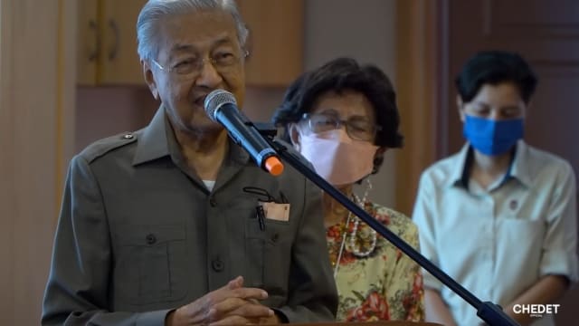 “我是有印裔血统的马来人” 马哈迪要扎希道歉否则提告