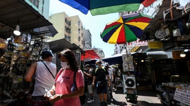 香港各类呼吸道感染病例增加 部分家庭诊所自制药水应付燃眉之急