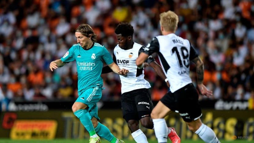 Football:
Real Madrid stage late comeback to win at Valencia Football:
Real Madrid stage late comeback to win at Valencia