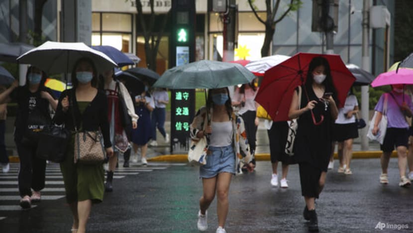 Flights restored as Typhoon Chanthu lingers off Shanghai Flights restored as Typhoon Chanthu lingers off Shanghai