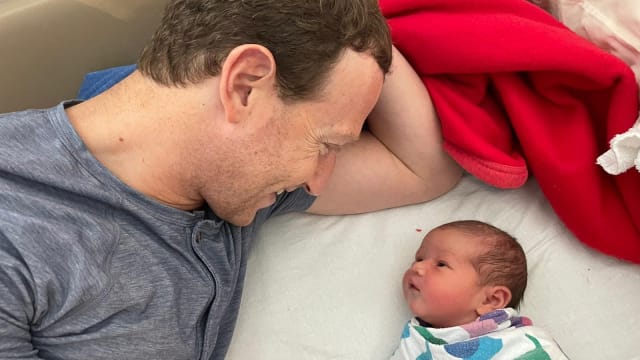 Mark Zuckerberg老婆产第3胎　父女对视萌照曝光