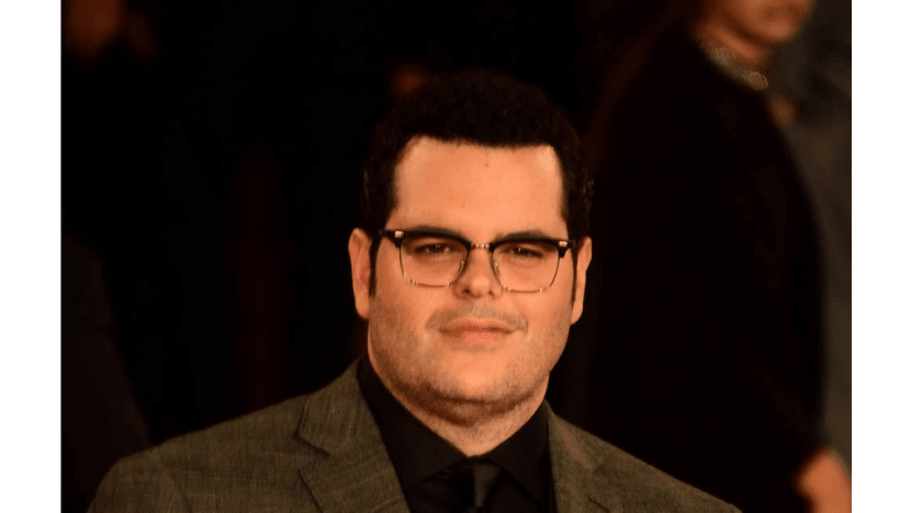 Josh Gad loves Sir Kenneth Branagh Josh Gad loves Sir Kenneth Branagh