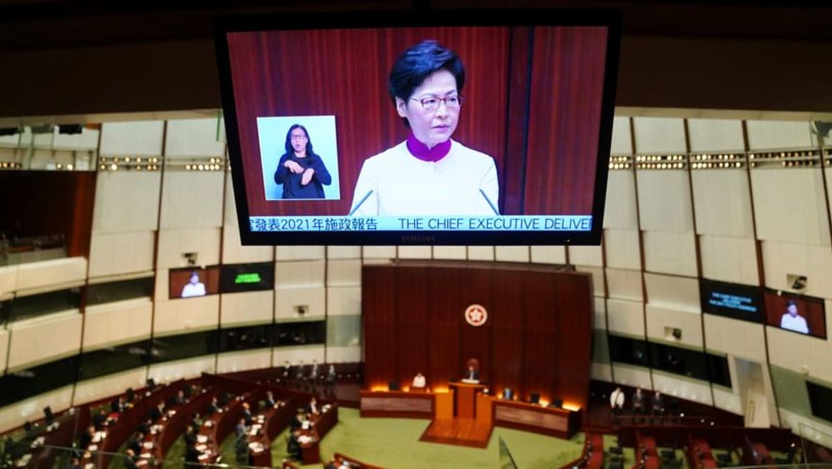 Pemimpin Hong Kong menetapkan tujuan dalam bidang perumahan, keuangan, dan iklim dalam pidatonya