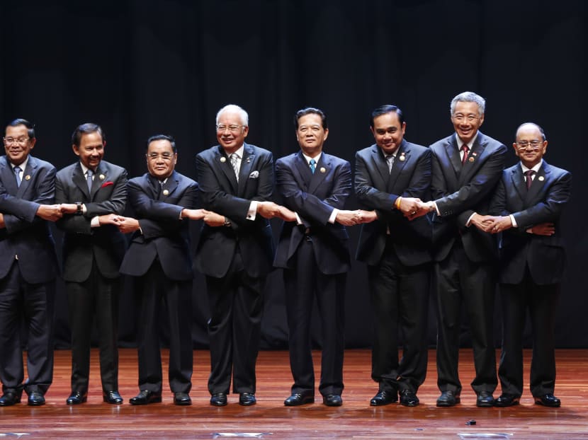ASEAN Leaders from left to right, Philippines' President Benigno Aquino III, Indonesia's President Joko Widodo, Cambodia's Prime Minister Hun Sen, Brunei's Sultan Hassanal Bolkiah, Laos' Prime Minister Thongsing Thammavong, Malaysian Prime Minister Najib Razak, Vietnam's Prime Minister Nguyen Tan Dung, Thailand's Prime Minister Prayut Chan-o-cha, Prime Minister Lee Hsien Loong and Myanmar's President Thein Sein at the ASEAN summit in Kuala Lumpur on Nov 21, 2015. Photo: AP