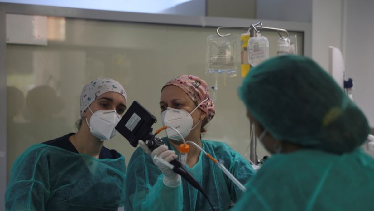 Yunani panggil dokter swasta saat kasus COVID-19 melonjak