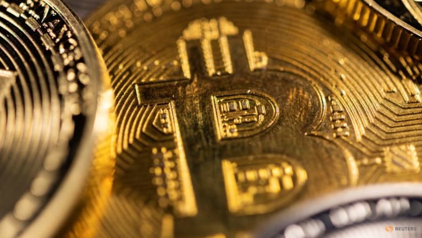 Bitcoin extends downtrend, falls 12.1% to US$47,176