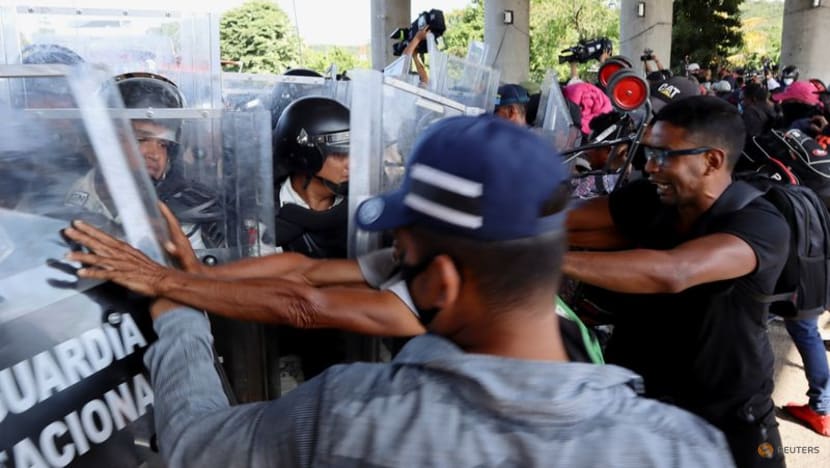 New migrant caravan in Mexico pushes past blockade to head north
