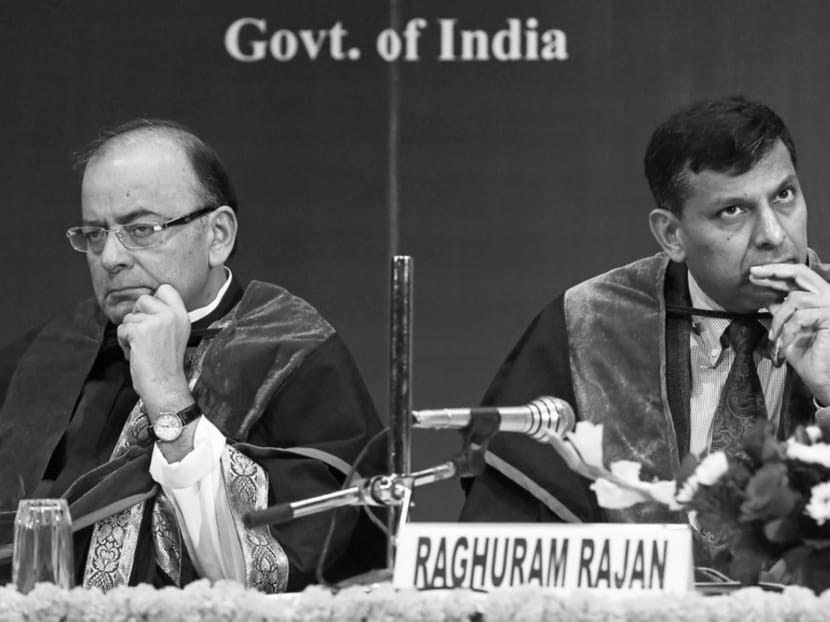 Finance Minister Arun Jaitley (left) and RBI Governor Raghuram Rajan at a convocation ceremony at a university in Mumbai in January. Photo: Reuters