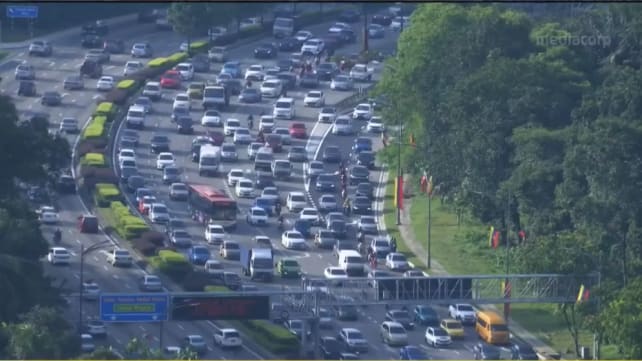Traffic congestion in KL worsens as economy reopens, more return to office | Video