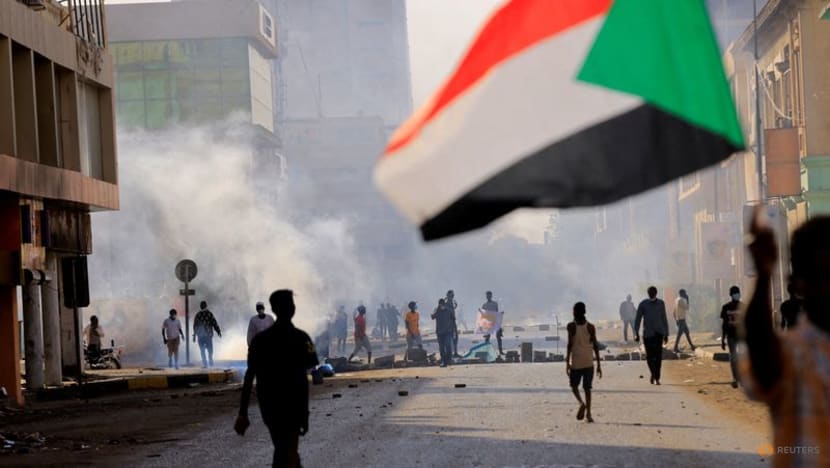 Sudan forces fire tear gas as protesters head to presidential palace Sudan forces fire tear gas as protesters head to presidential palace