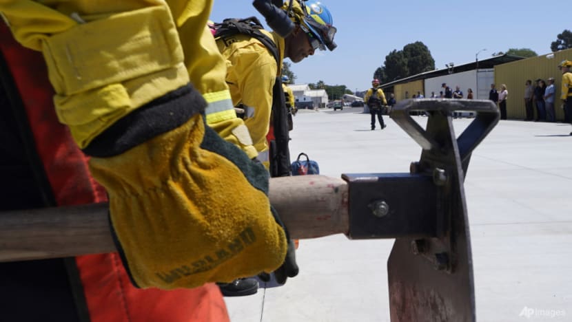 Western fires outpace California effort to fill inmate crews