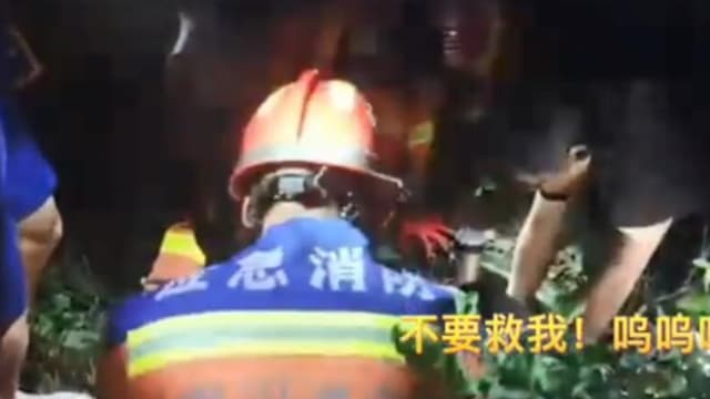 中国女子醉酒掉入下水道 嫌自己“太臭”拒绝被救起