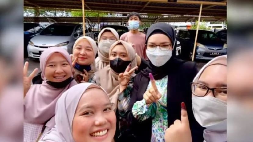Siti Nurhaliza jadi tumpuan di pusat mengundi Sekolah Kebangsaan Alam Damai