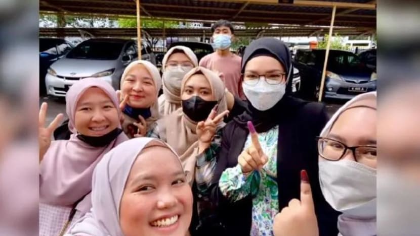 Siti Nurhaliza jadi tumpuan di pusat mengundi Sekolah Kebangsaan Alam Damai Siti Nurhaliza jadi tumpuan di pusat mengundi Sekolah Kebangsaan Alam Damai