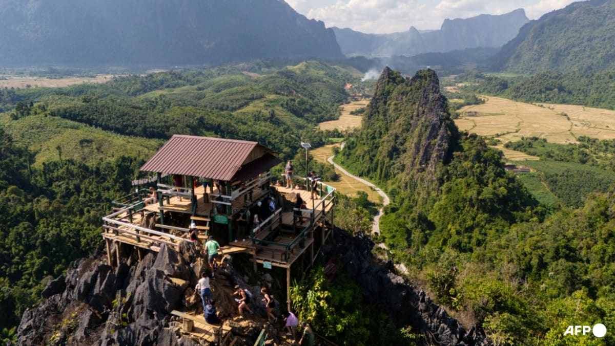Laos hostel staff detained after backpackers’ deaths from suspected methanol poisoning Laos hostel staff detained after backpackers’ deaths from suspected methanol poisoning