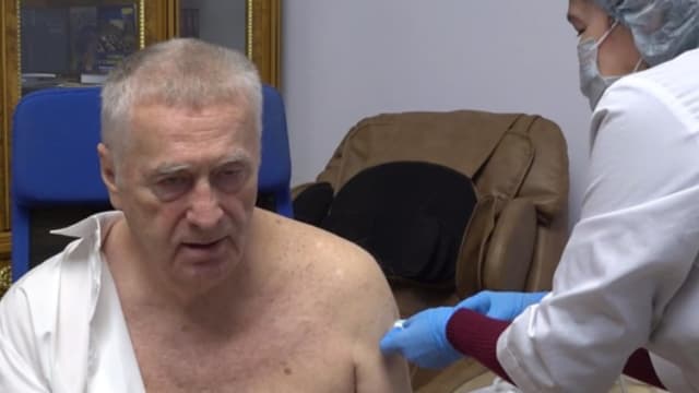 俄罗斯75岁政客称“以身作则” 接种七剂冠病疫苗