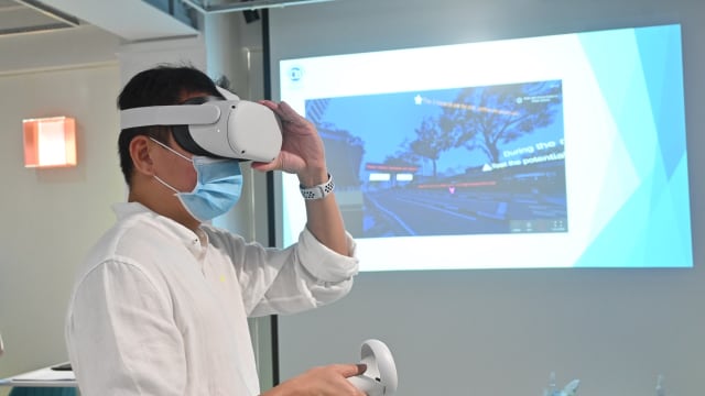 首个乐龄生活体验中心 通过虚拟实境培训了解年长者