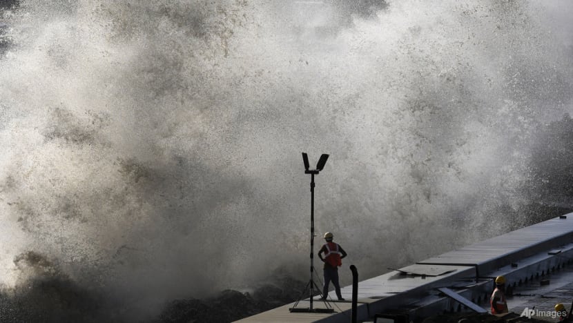 Severe cyclone to hit India's west coast, south Pakistan on Thursday