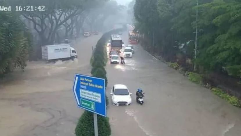 Beberapa jalan di Kuala Lumpur dilanda banjir kilat