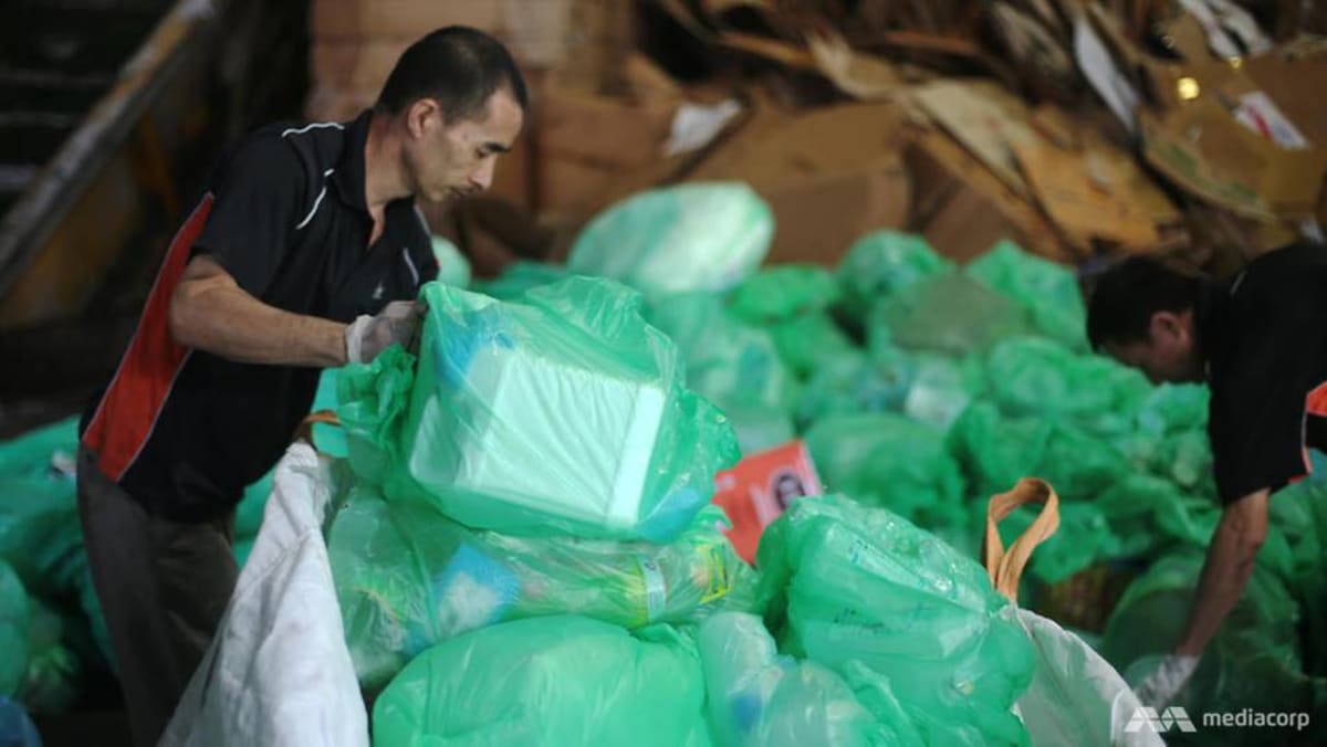 Alternatif plastik biodegradable belum tentu lebih baik bagi Singapura, kata para ahli