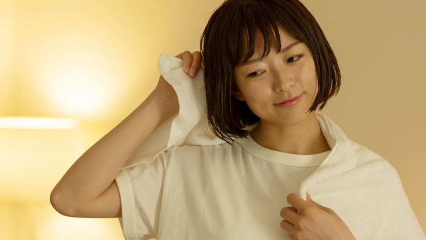 Ini alasan mengapa sebaiknya jangan tidur dengan rambut basah