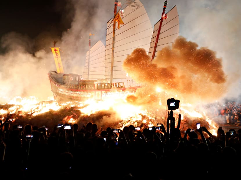 Photo of the day: 'Wang Yeh's Boat', a 13m ancient warship made of paper and wood, set on fire on Sunday (Nov 4) to ward off evil, disease and bad luck during Wang Yeh Boat Burning Festival, in Pingtung, Taiwan.