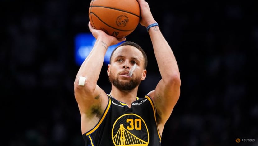 NBA-Curry leads Warriors past Celtics to level Finals series NBA-Curry leads Warriors past Celtics to level Finals series