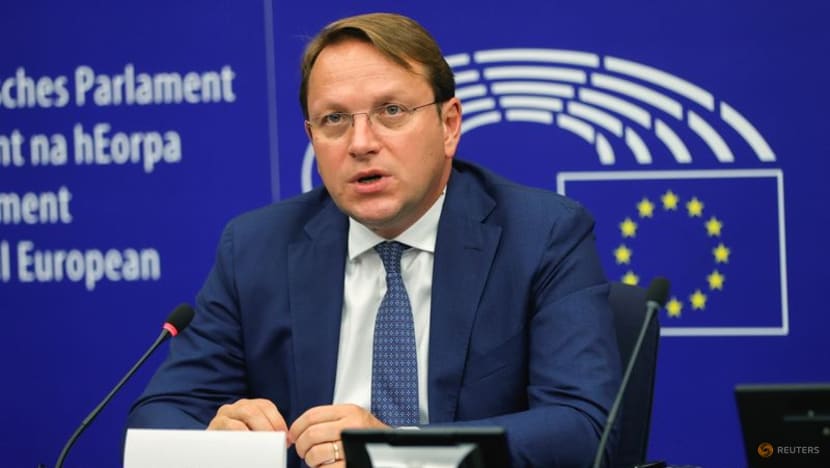 EU urges Bosnia's rival leaders to resume dialogue or lose cash EU urges Bosnia's rival leaders to resume dialogue or lose cash