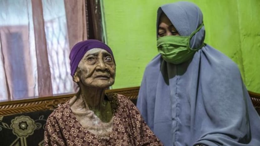 Wanita 100 tahun dari Indonesia pulih dari virus korona