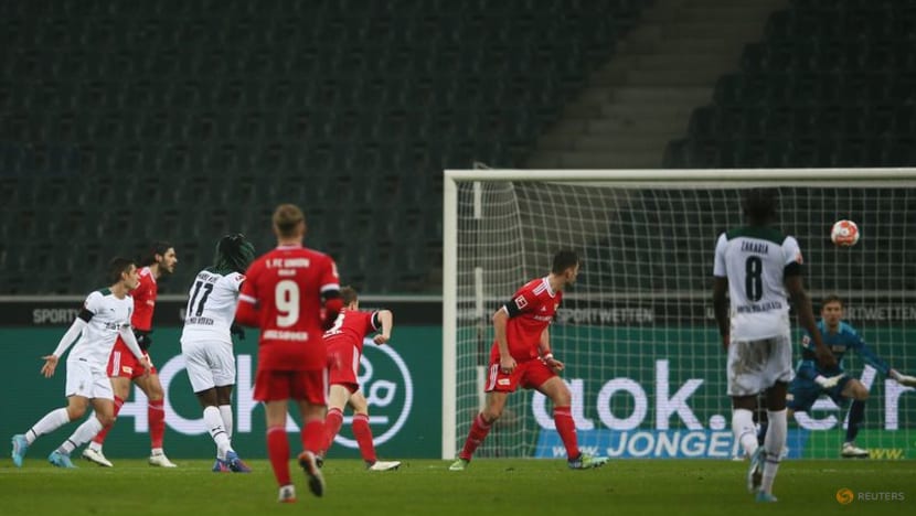 Union squeeze past Gladbach 1-0 to hold on to third place
