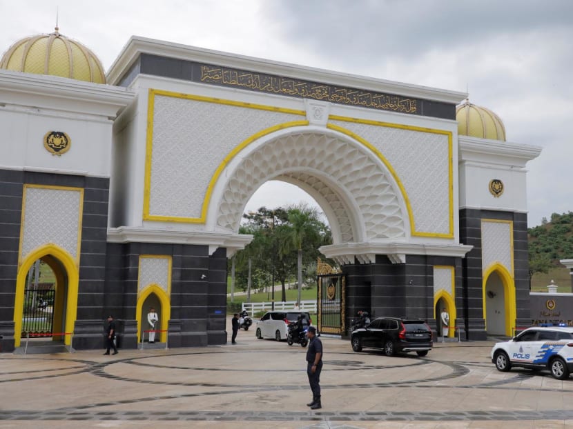 The convoy with Malaysian Prime Minister Ismail Sabri arrives at the National Palace for a meeting with the king in Kuala Lumpur, Malaysia Oct 6, 2022.