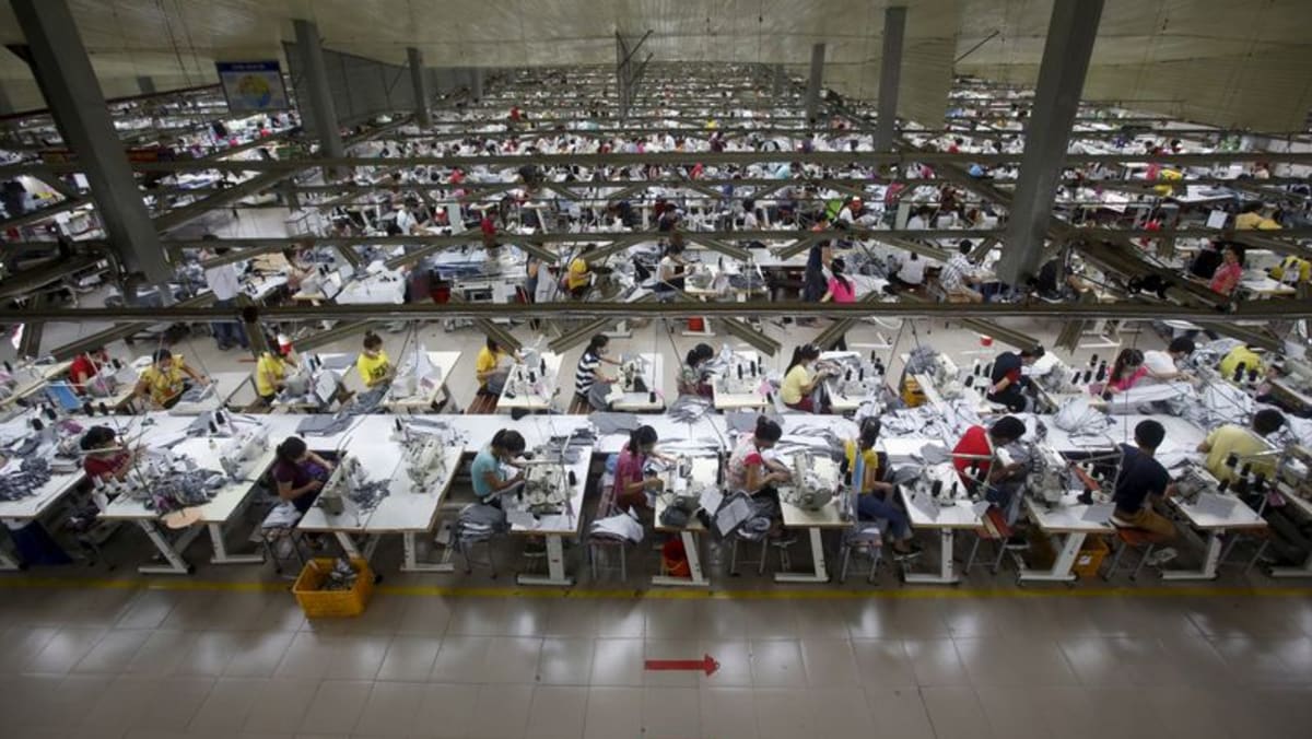 Pusat Pakaian dan Sepatu Dunia Vietnam Berjuang Saat AS Melarang Gigitan Kapas Xinjiang