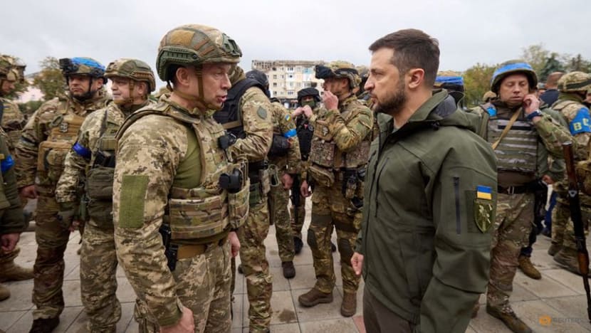 As counteroffensive looms, Ukraine vows not to give up Bakhmut 