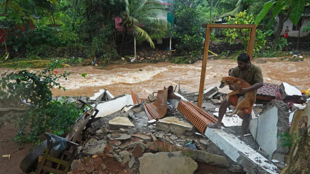 印度喀拉拉邦豪雨引发土崩 至少25人死亡