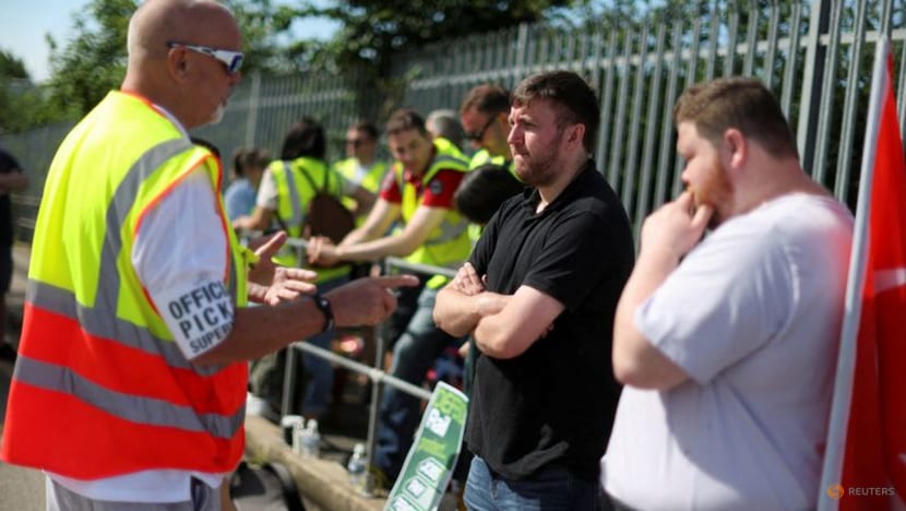 Strikes cripple Britain's railways, BA staff vote for walkout Strikes cripple Britain's railways, BA staff vote for walkout