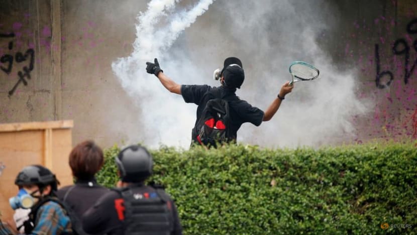 Thai protesters spar with police in march on PM Prayut's residence Thai protesters spar with police in march on PM Prayut's residence