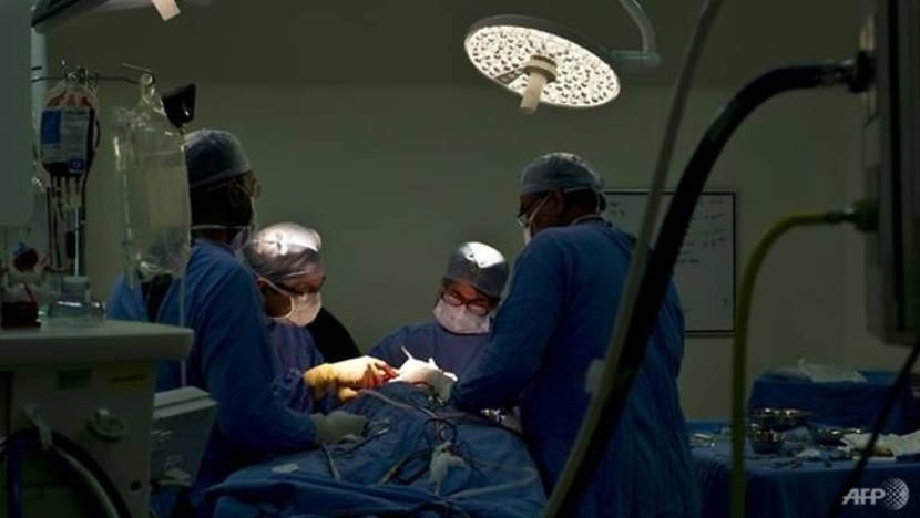 Doktor India digantung kerja; guna kaki pesakit yang dipotong sebagai bantal