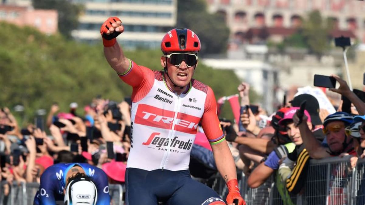 Pedersen memenangkan tahap keenam Giro setelah keduanya mengejar 300m dari garis finis