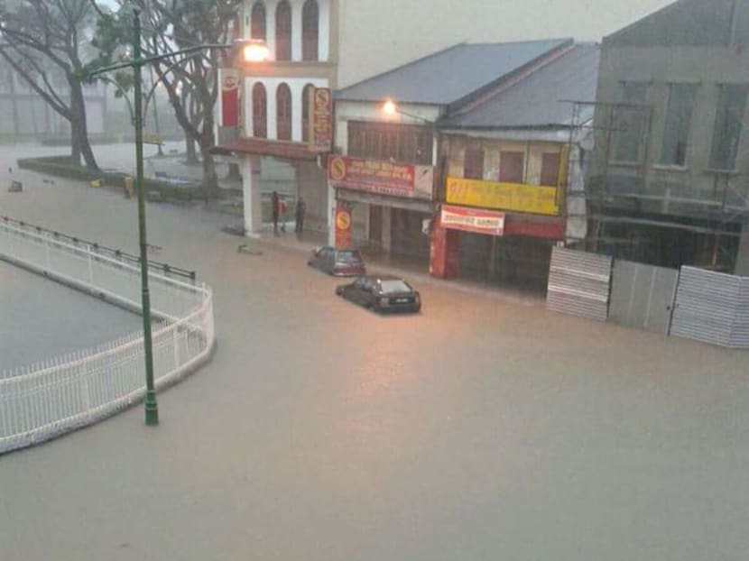 Kuching city centre seen underwater as heavy overnight rain takes a toll on roads. Photo: The Malaysian Insider Kuching city centre seen underwater as heavy overnight rain takes a toll on roads. Photo: The Malaysian Insider