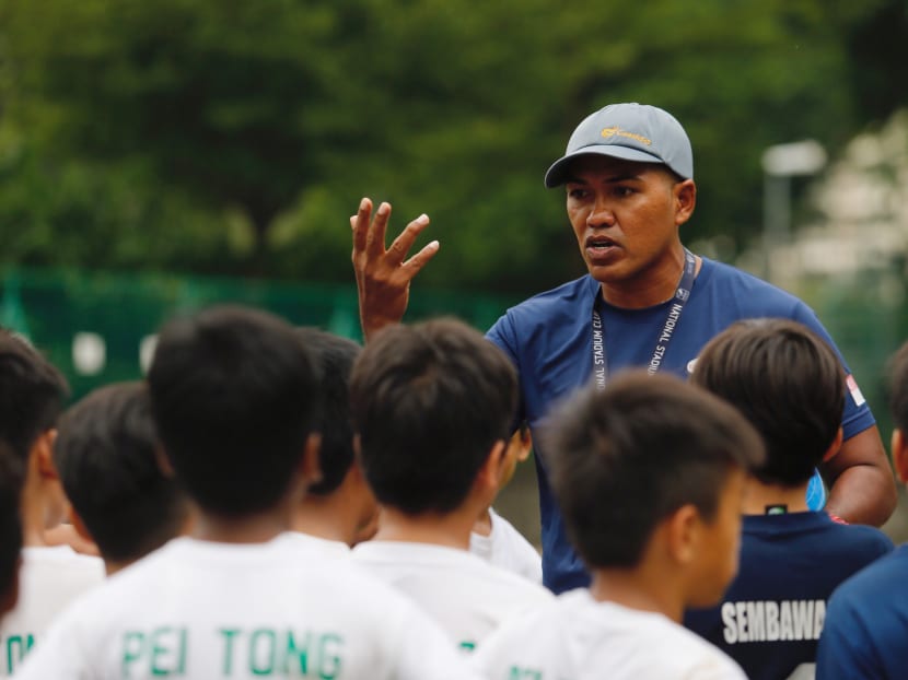 Endeavour Primary School head coach Peerose Shah speaking to the boys from Sembawang and Pei Tong Primary School during rugby training at Endeavour Primary School  on 21th July 2017. Photo by Najeer Yusof