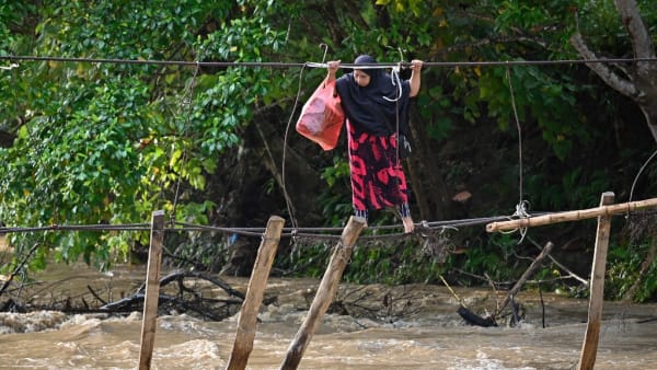 15 dead in Indonesia landslides, floods: Disaster agency