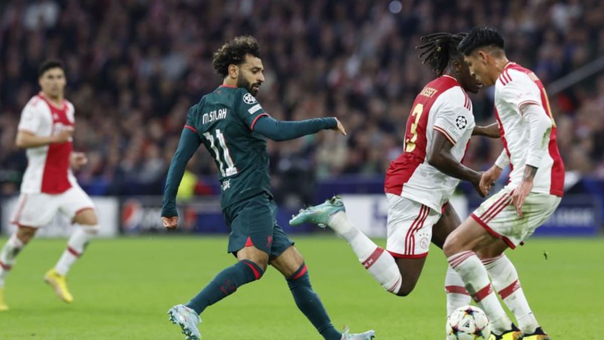 Sepak Bola Liverpool mengamankan kemajuan Liga Champions dengan kemenangan di Ajax