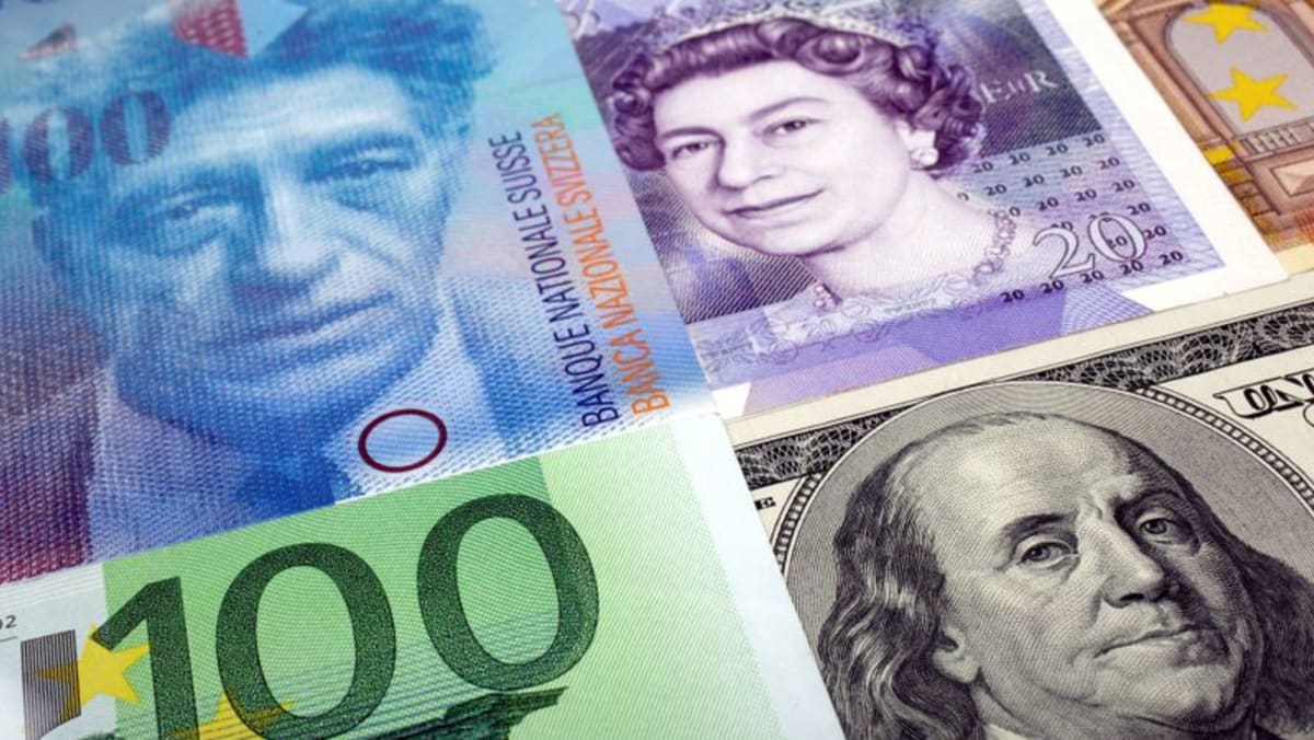 Taruhan nilai mengatur pasar mata uang saat dolar bersinar;  euro, Aussie sag