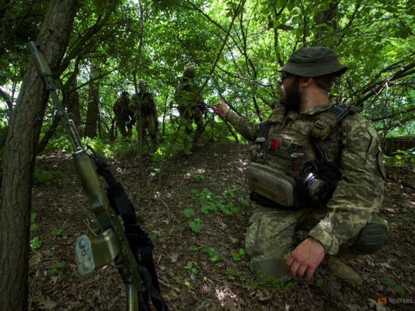 Russian forces edge closer to encircling Ukraine troops in east Russian forces edge closer to encircling Ukraine troops in east