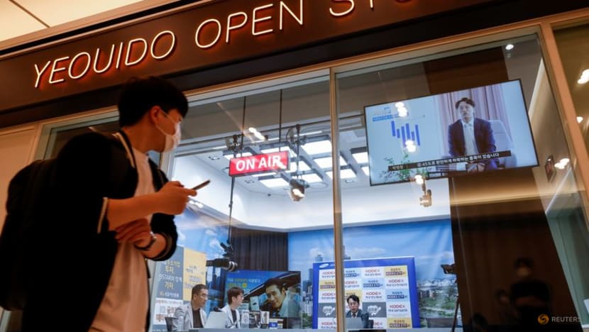 In S Korea, an army of retail investors flocks to YouTube for stock trading advice In S Korea, an army of retail investors flocks to YouTube for stock trading advice