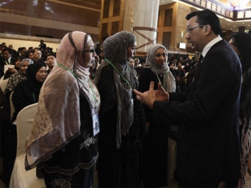 Malaysia's transport minister, Mr Liow Tiong Lai greets family members who lost their loved ones in the MH17 crash at the memorial in Sepang, Selangor. Photo: The Malay Mail Online