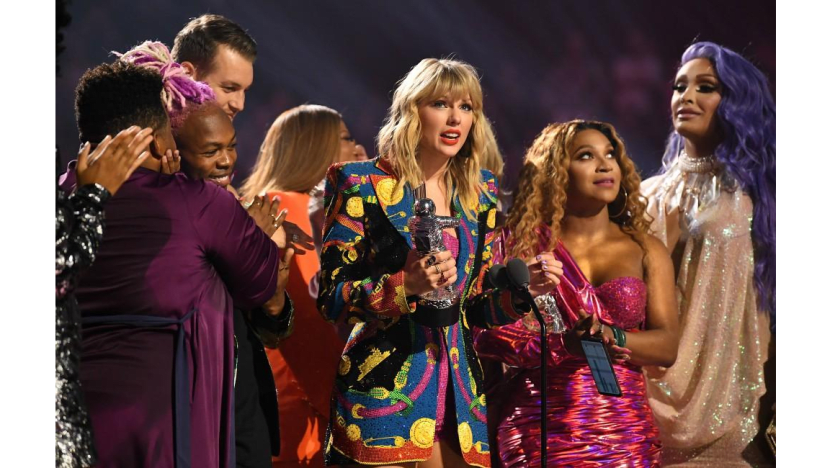 Taylor Swift calls for Equality Act signatures during MTV VMAs speech